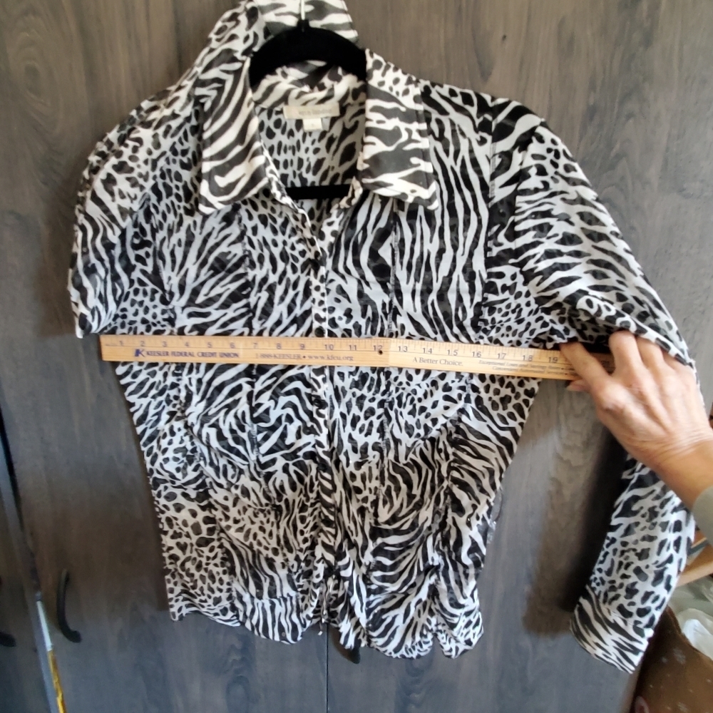Beautiful! ERIN by Erin London~Black White Zebra 🦓 Blouse Button Sequins Size S - Picture 6 of 8